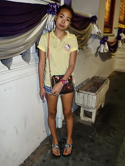 Thailand hottie with a tight body shows her wet Asian hole