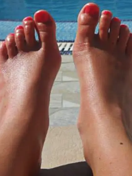 Voyeur Teen feet foot barefeet barefoot toes soles
