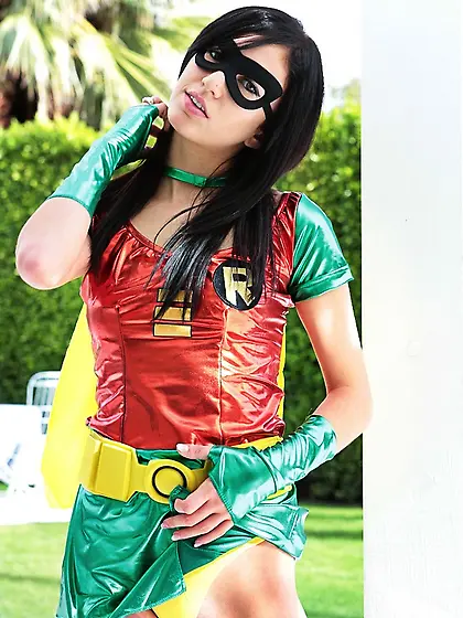 Gorgeous chick sexy robin