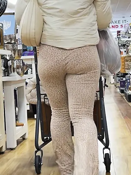 Hot Rich Blonde Pawg Spandex