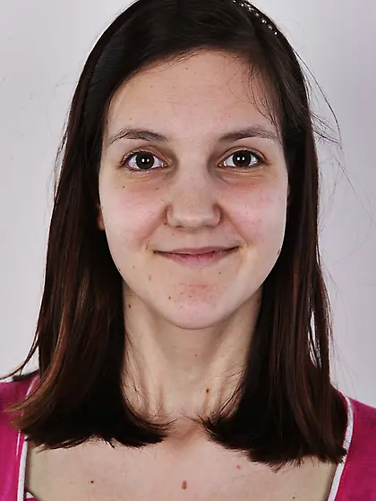 Young brunette shows sexy