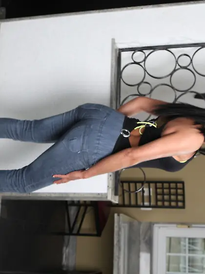 Cute young chick pussy