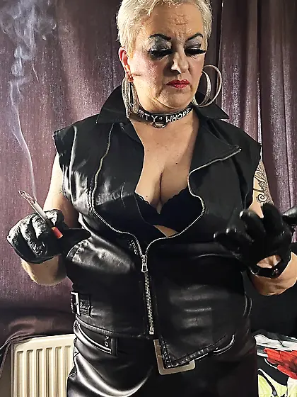 BIKER WHORE SHIRLEY