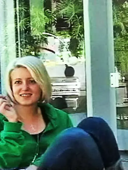 Blonde cutie glasses likes