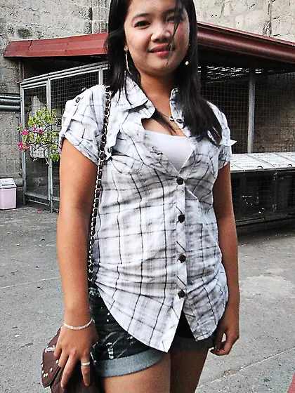 Asian chick in a checkered shirt sucks and gives hairy cunt to b