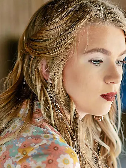 Sexy Slut Sydney is a prom whore…