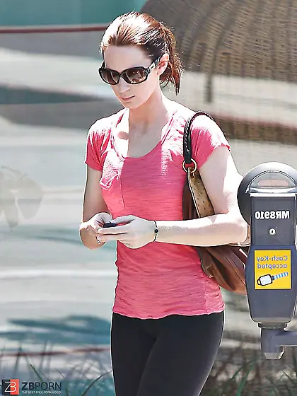 Emily Blunt in pantyhose at a gym in Beverly HillsEmily Blunt