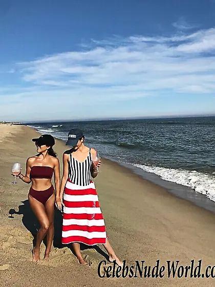 Kourtney Kardashian Sexy