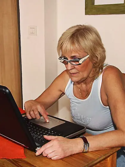 Mature bitch stockings glasses