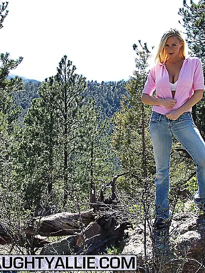 Cock Sucking And Swallowing Cum Outdoors