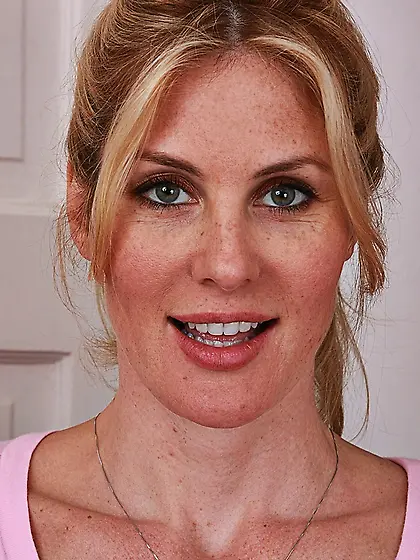 American hot blonde mom