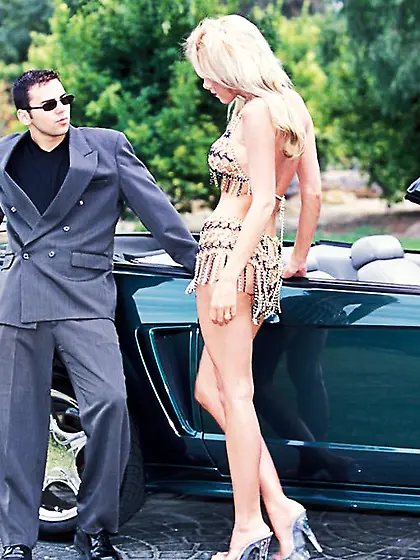 Foxy blonde hottie Nicole Sheridan moans hard as she jumps on th