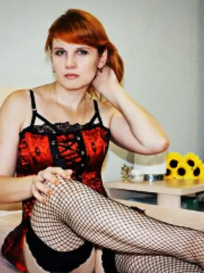 Redhead alina perform dancing