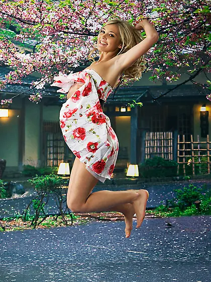 Nelly A takes her sexy summer dress outdoors and shows us her fo