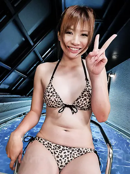 Asian girl in leopard lingerie Mami Yuuki gets her bushy cunt st