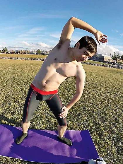 Inked dude delivers load