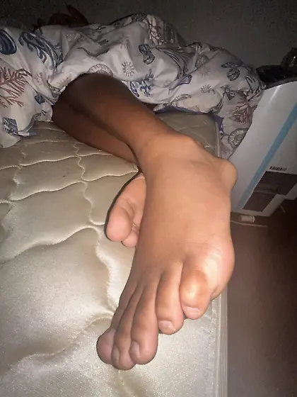 Sleep cousin(20) told me feel free to use her feet