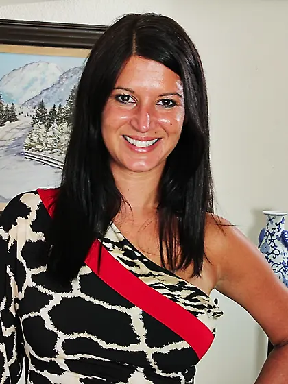 American amateur big tit brunette mom