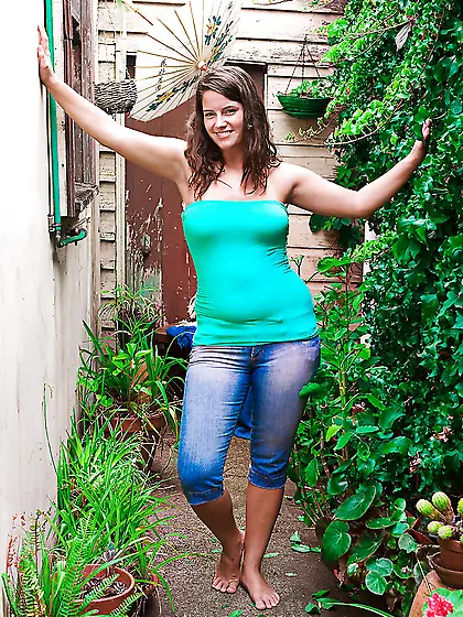 Simple girl takes off her jeans and starts to masturbate in the