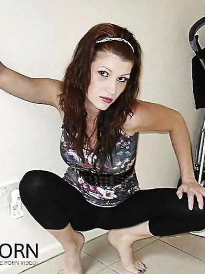 SUPER-SEXY TINY POSER X