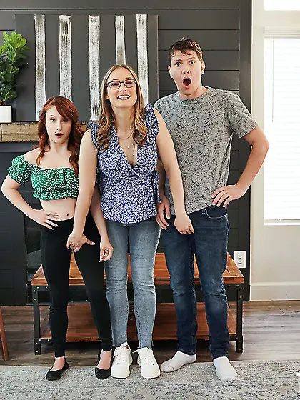 Bess Breast with her friends Ophelia Kaan,  Penelope Kay and Sama