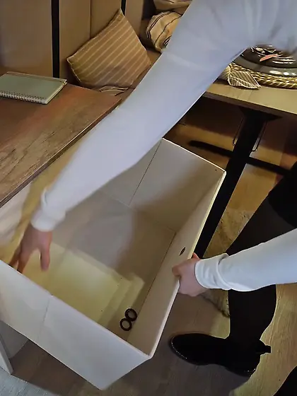 Messehostess 2 - Geld gegen Strumpfhose >>>