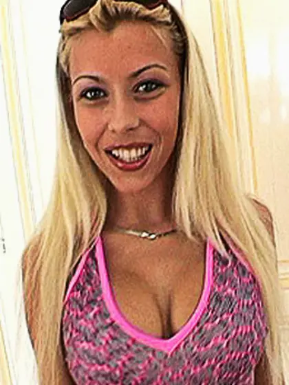 Bodacious latina babe red