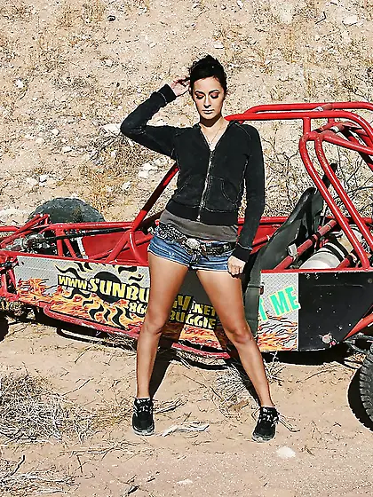 Outdoor pictures of the brunette chick with tattooed hand and ni