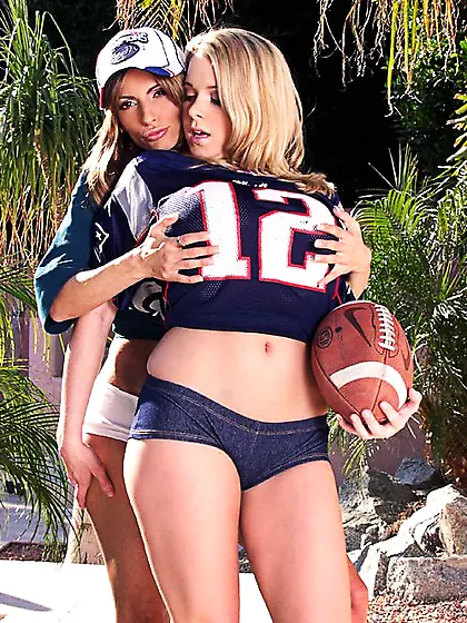 Foxy dyke teen Catalina Cruz makes out with her hot busty blonde