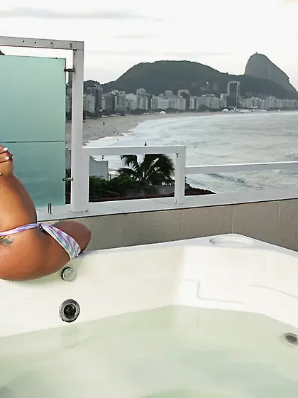 Suzy Anderson takes her lingerie on the bed and takes a wild rid