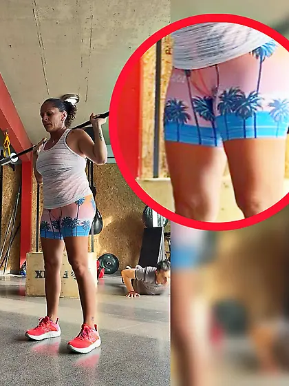 Milf hot cameltoe and ass (3)