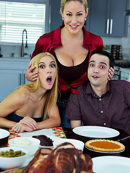 Stepsiblings enjoy naughty sex