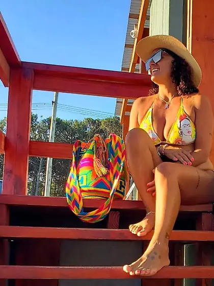 Milf hot cameltoe and ass (2)