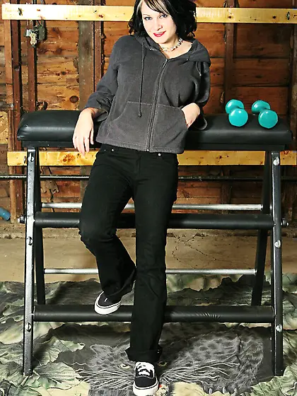 Gorgeous chick peels gray