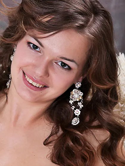 Classy honey shows sweet