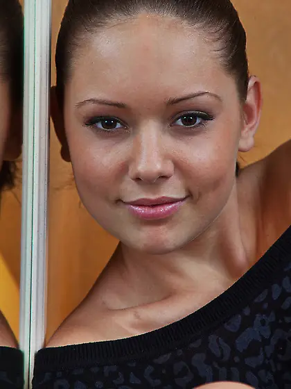 High-class italian milf shows