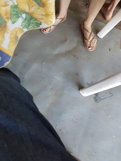 Voyeur Teen feet foot barefeet barefoot toes soles