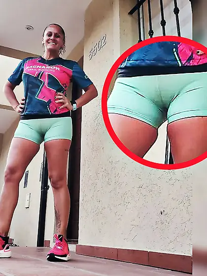 Milf hot cameltoe and ass (3)