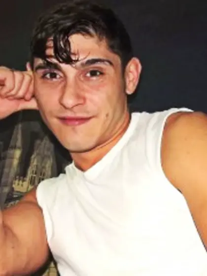 26 yo brunette Ashton.