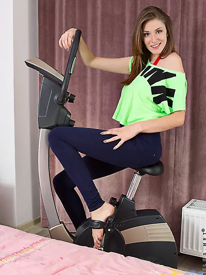 Bosomy bimbo Karen K is taking off everything and masturbating l