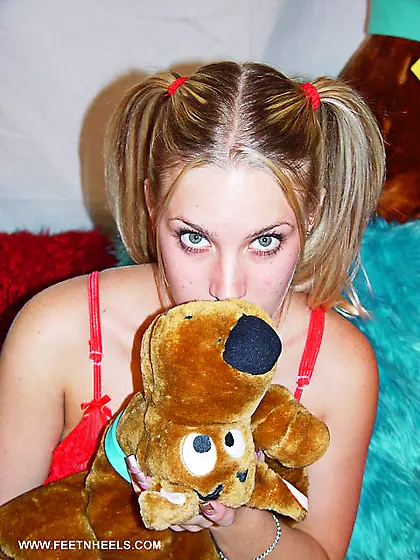 Chastity - Feet,  Scooby and feather