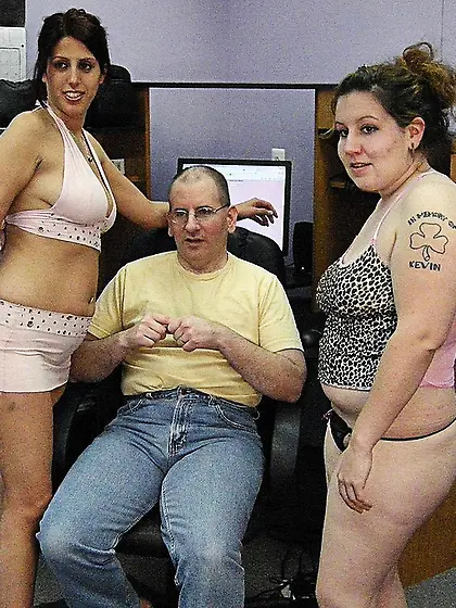 Steaming hot cougar allurong