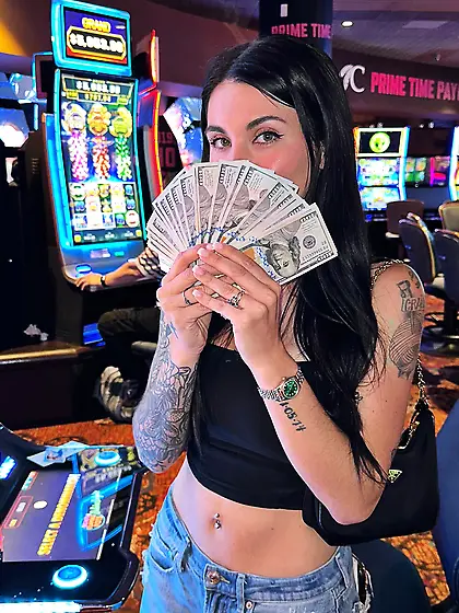 Kayla Najvar of Omfg slots