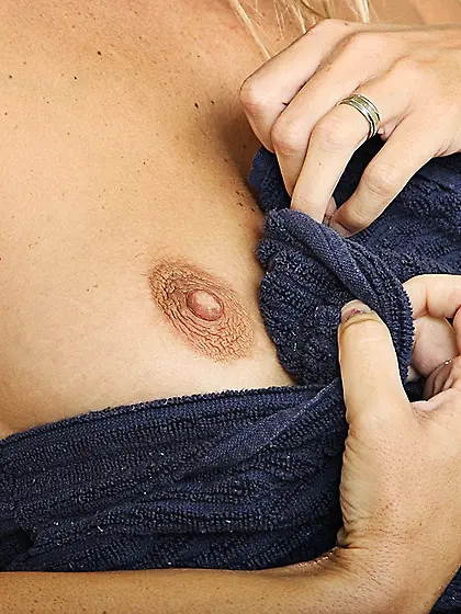 Wet sexy bodied blonde milf Jordan Kingsley poses completely nak